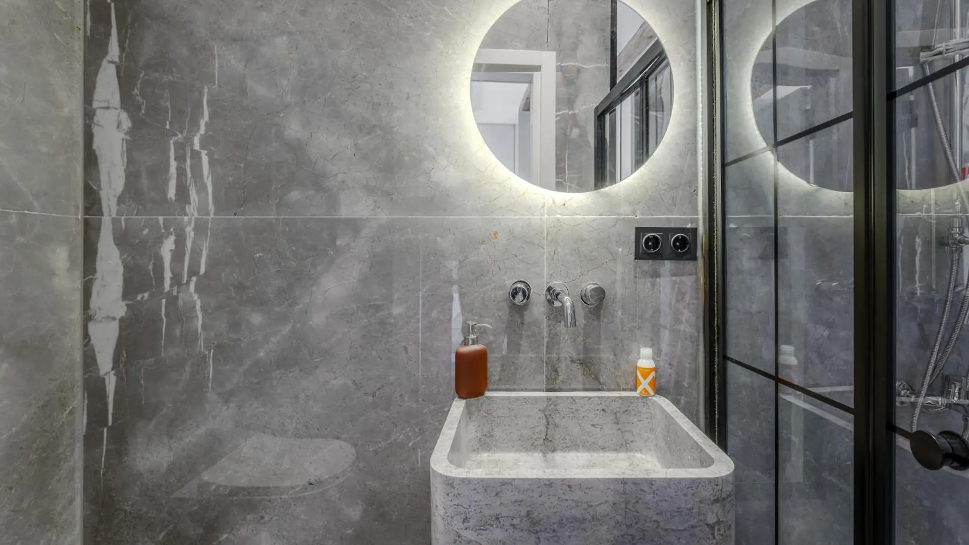伊斯坦布尔Spacious Modern Flat With Balcony 5 Min To Taksim公寓